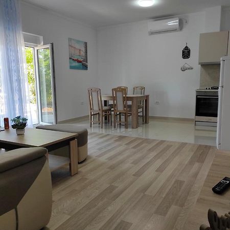 One Bedroom Apartment Gogo With Private Parking Neum Buitenkant foto