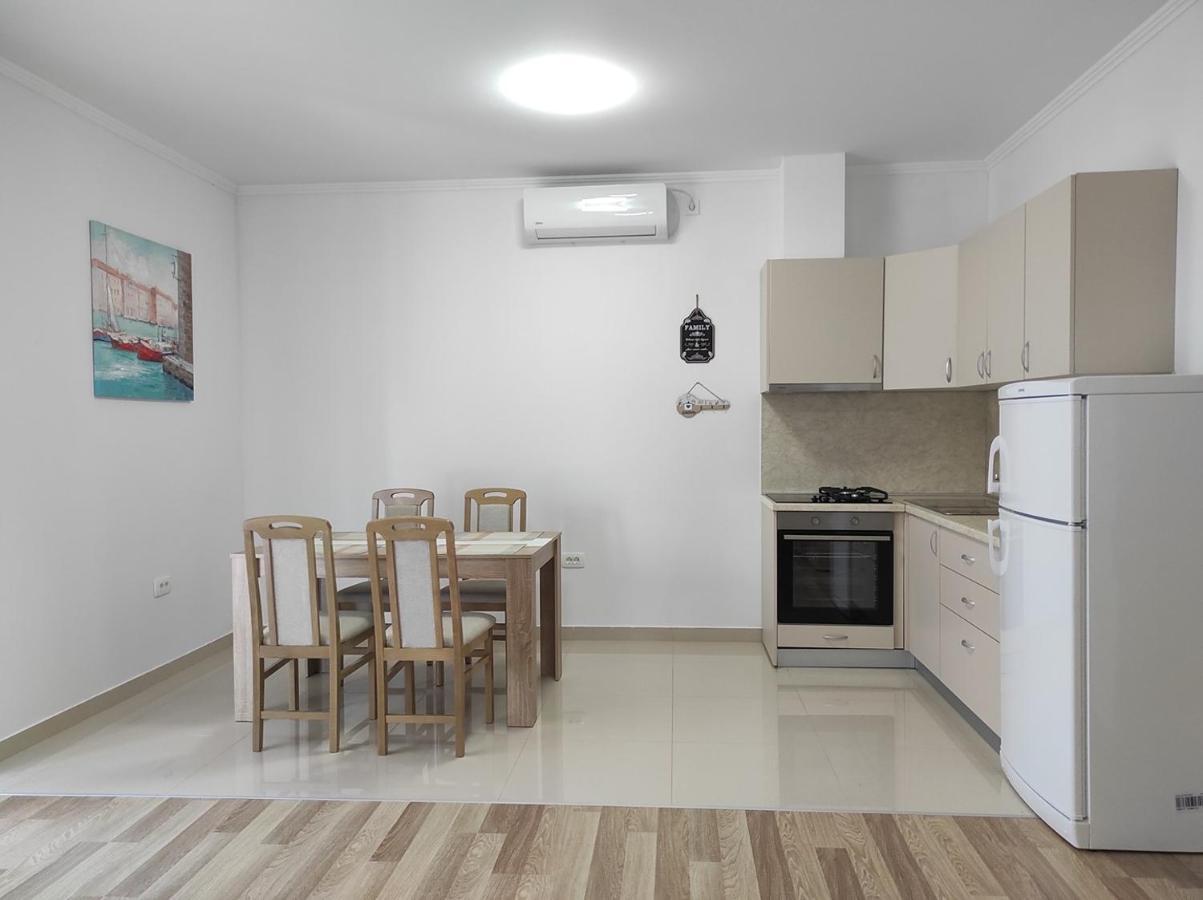 One Bedroom Apartment Gogo With Private Parking Neum Buitenkant foto