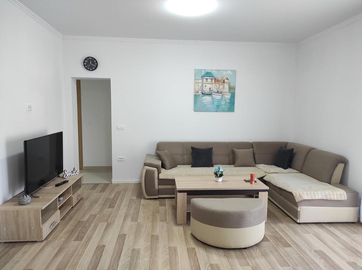 One Bedroom Apartment Gogo With Private Parking Neum Buitenkant foto