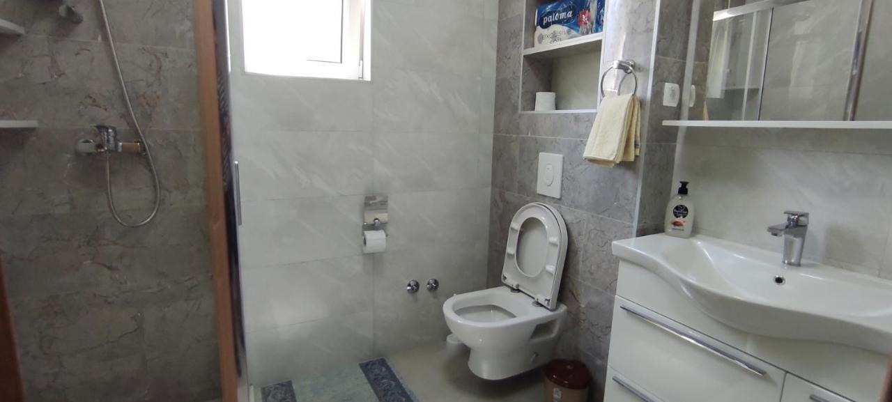 One Bedroom Apartment Gogo With Private Parking Neum Buitenkant foto