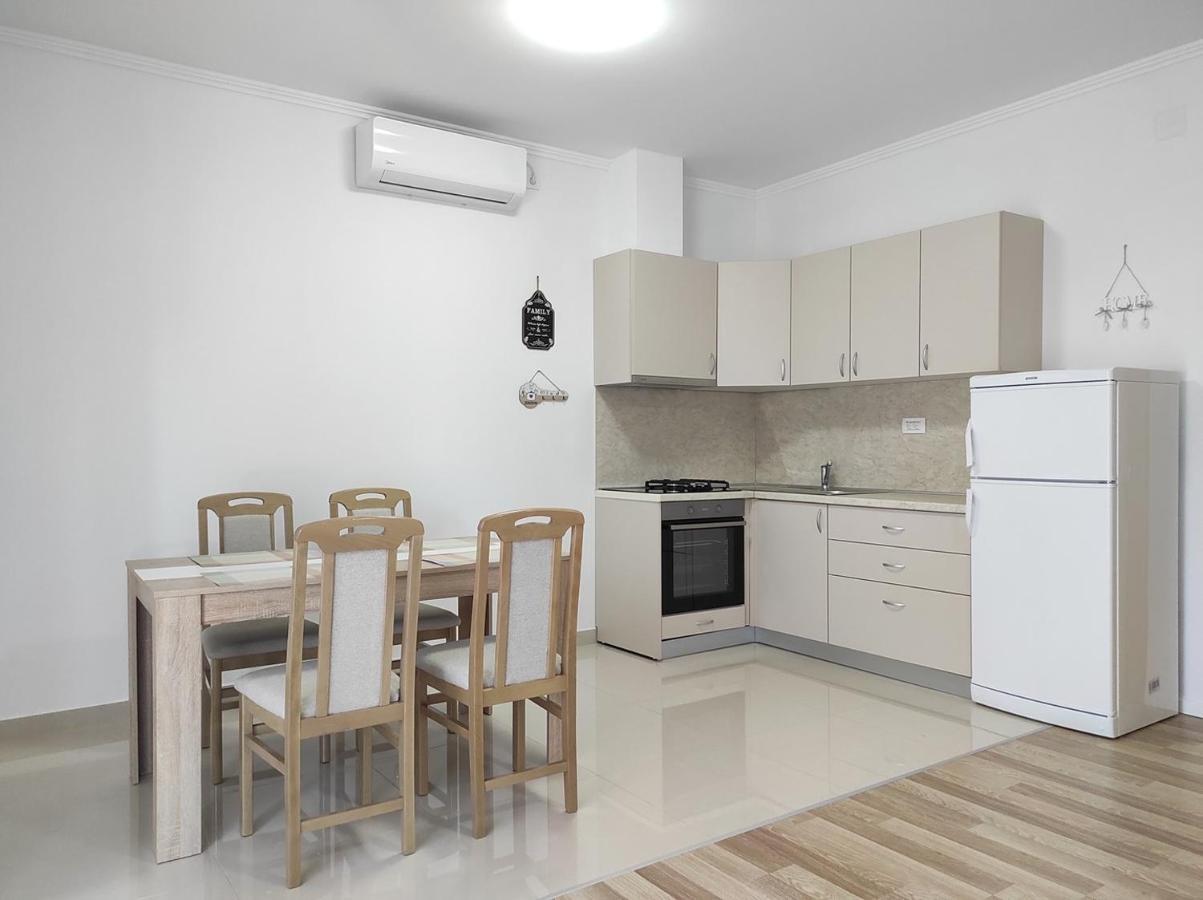 One Bedroom Apartment Gogo With Private Parking Neum Buitenkant foto
